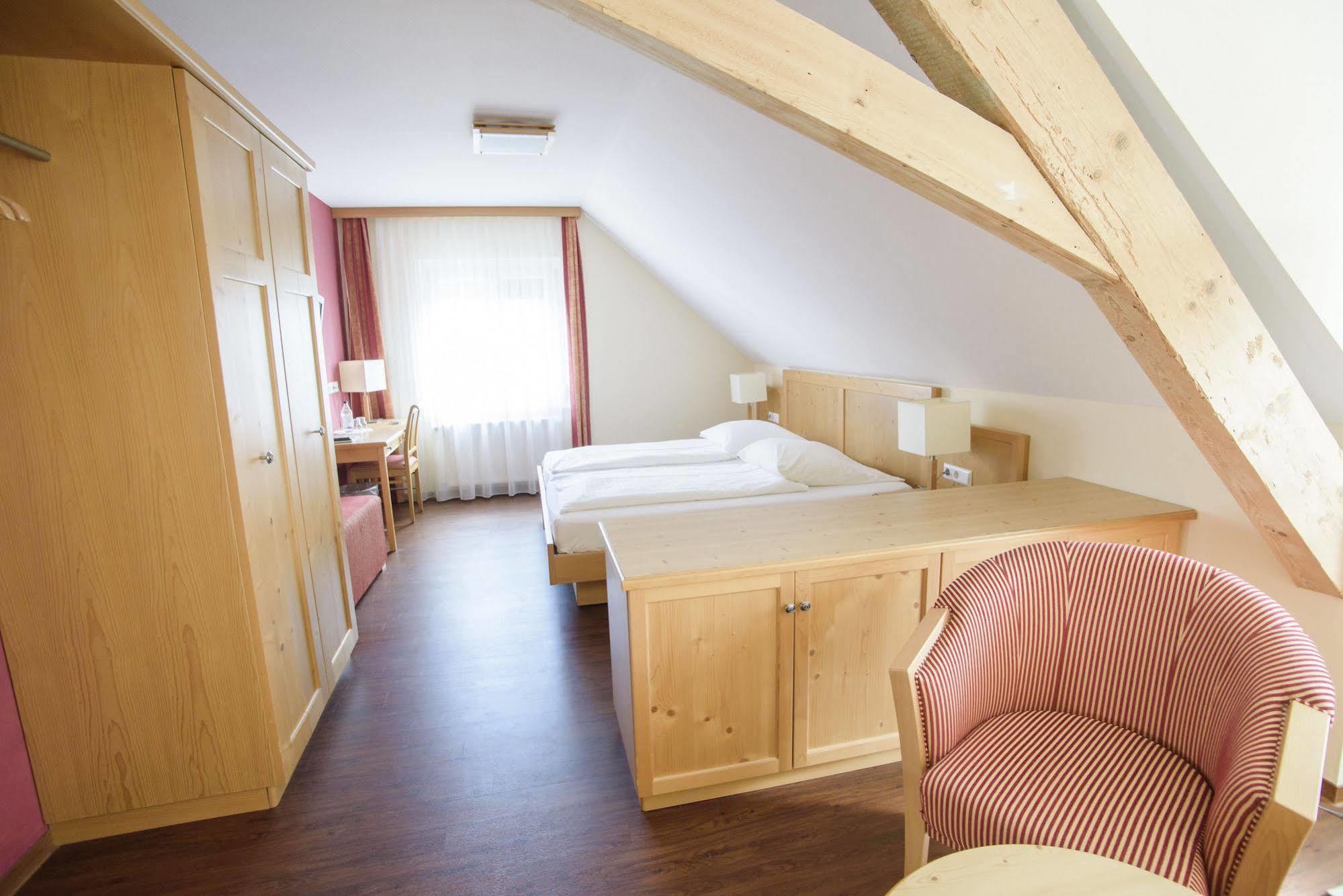 Landgasthof Linde Deggenhausertal Ngoại thất bức ảnh